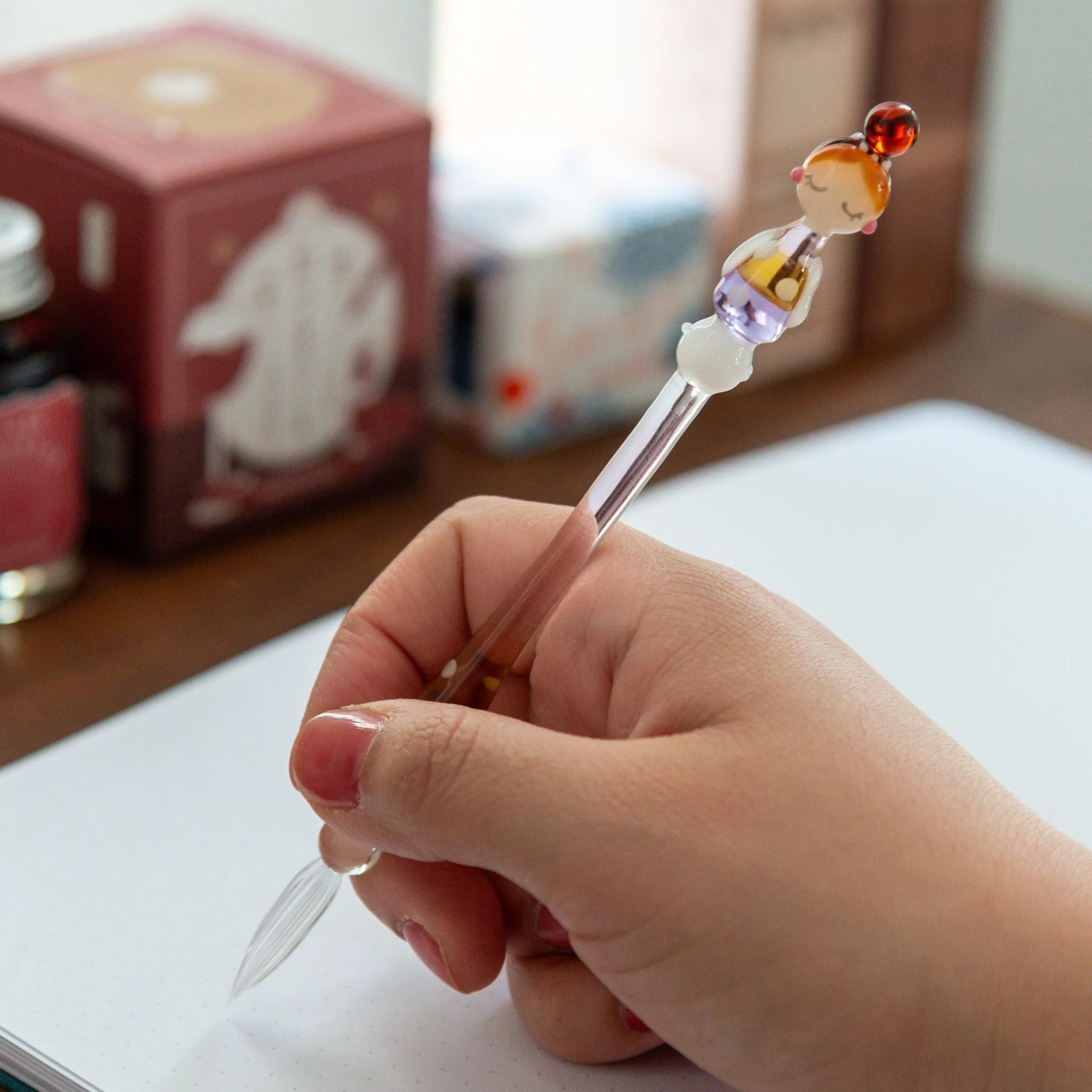 Fashionable Lady Marun-Chan Glass Dip Pen | Polka-Dot Pattern