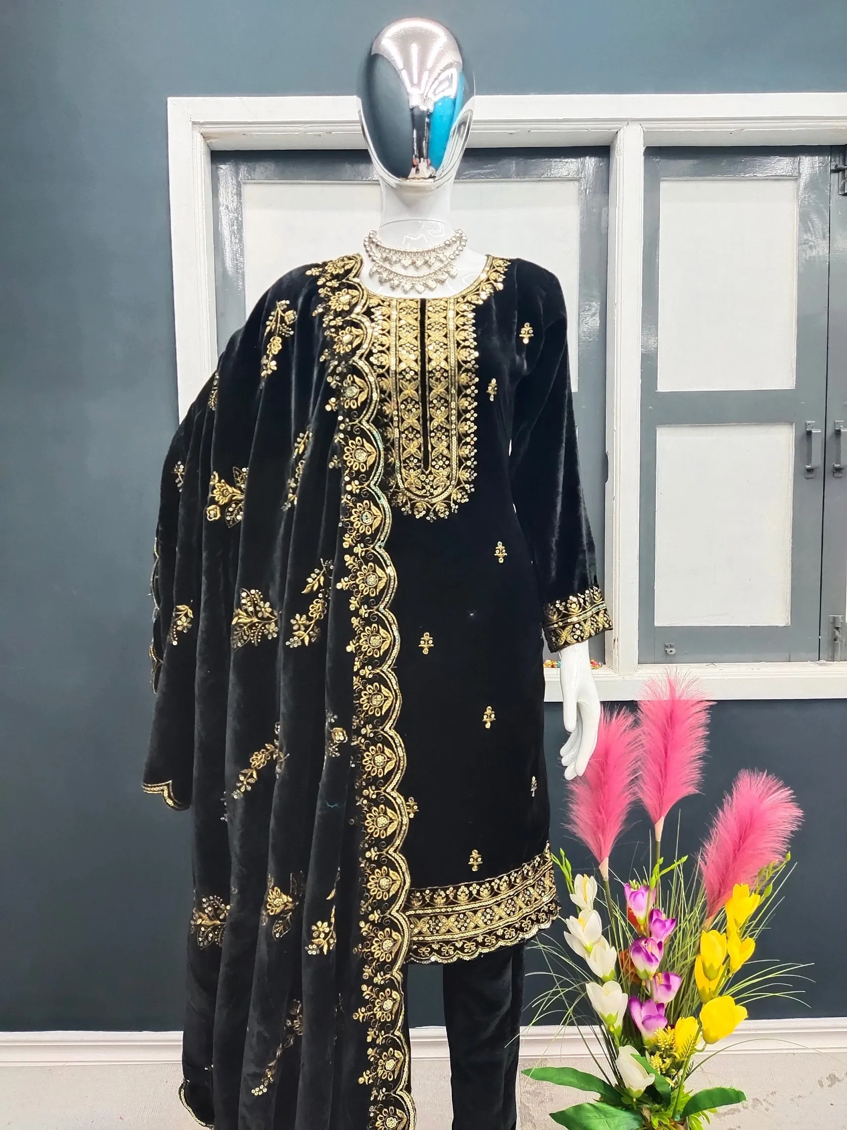 Fashionable Velvet Black Color Salwar Suit