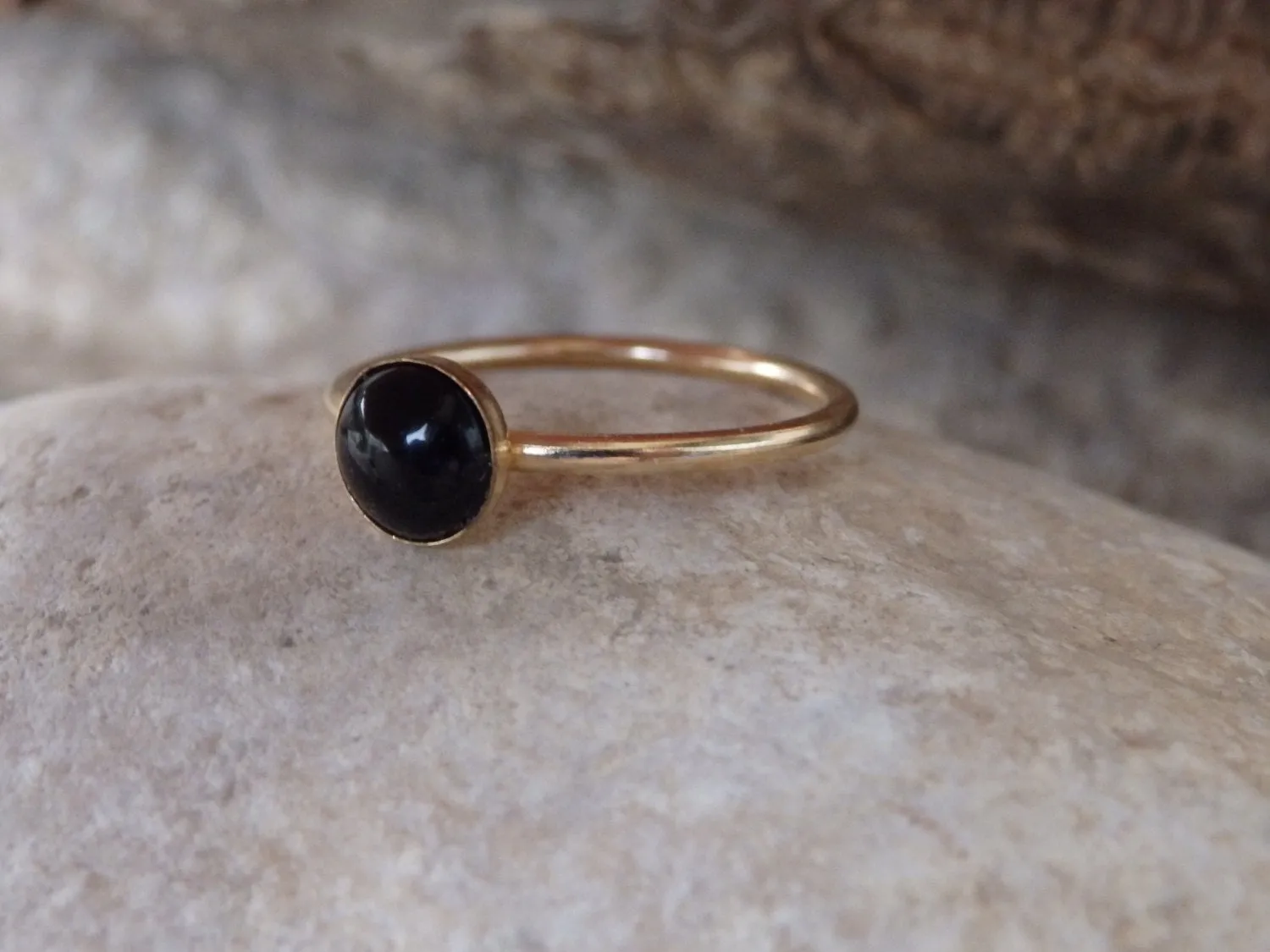 Minimal Onyx Gold Ring