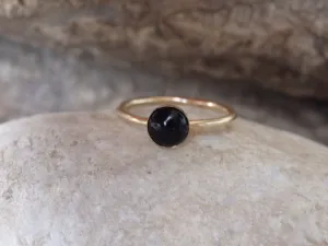 Minimal Onyx Gold Ring