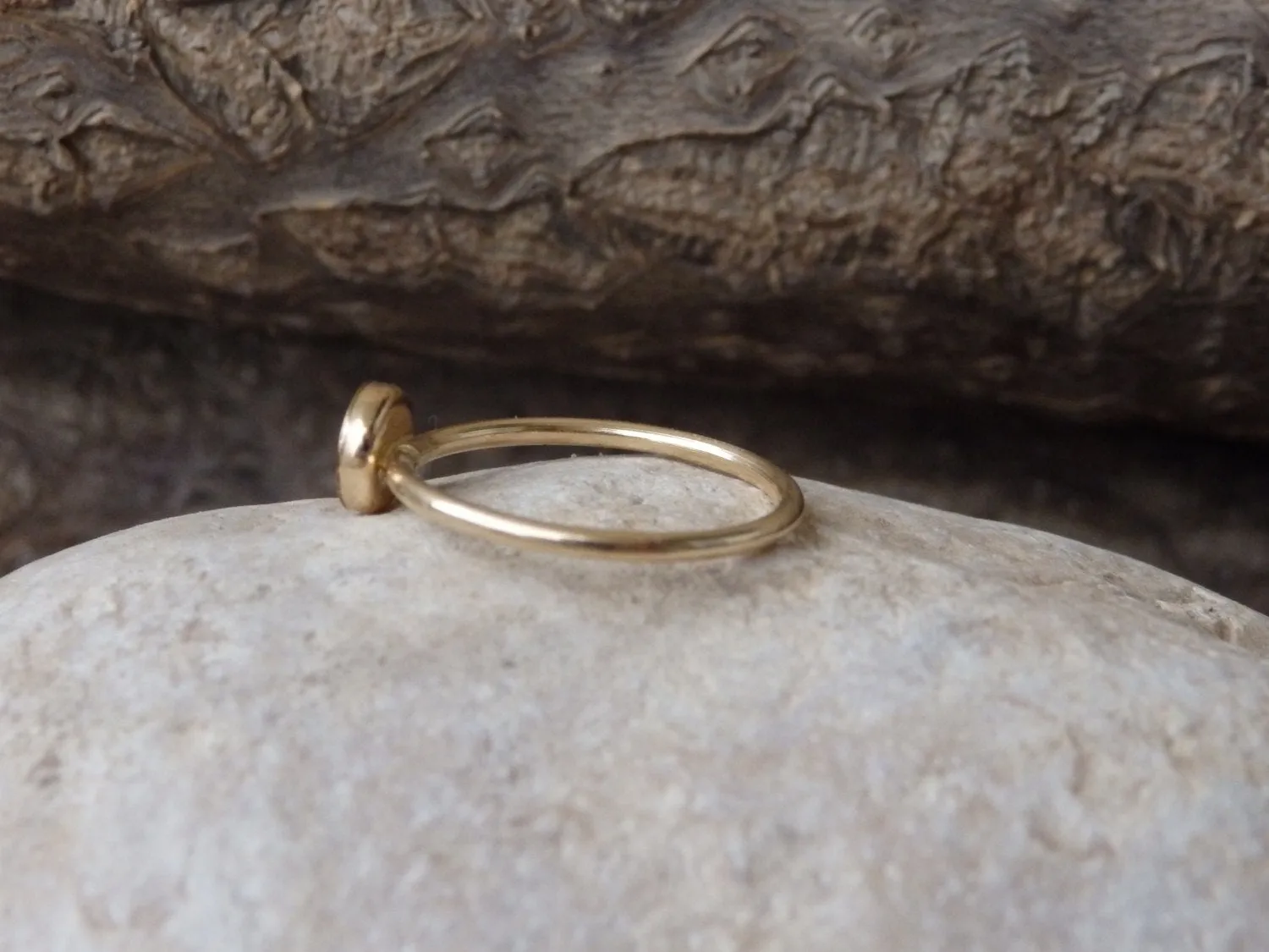 Minimal Onyx Gold Ring