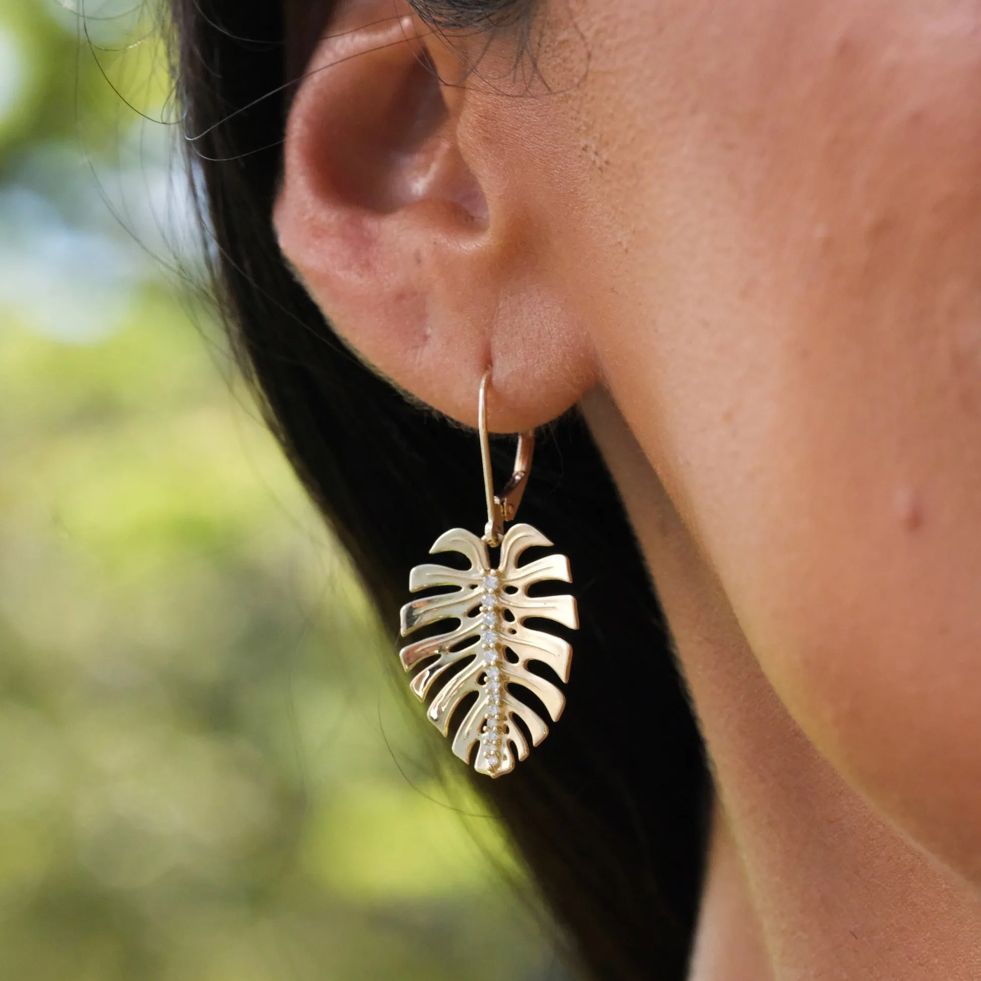 Monstera Earrings in Gold with Diamonds - 23mm
