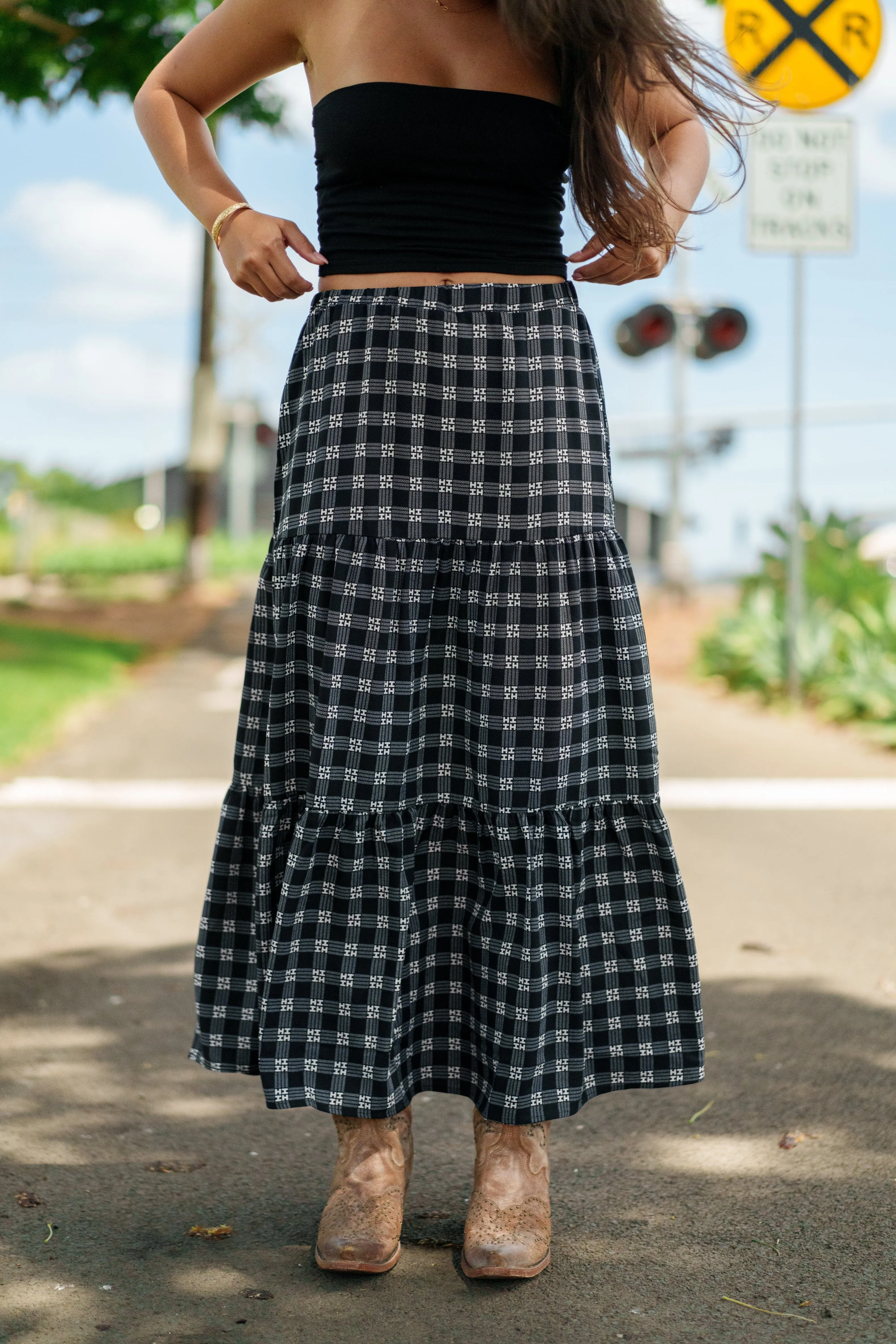 PALAKA WOMEN'S BLACK RUFFLE HEM SKIRT (ALL SALES FINAL)