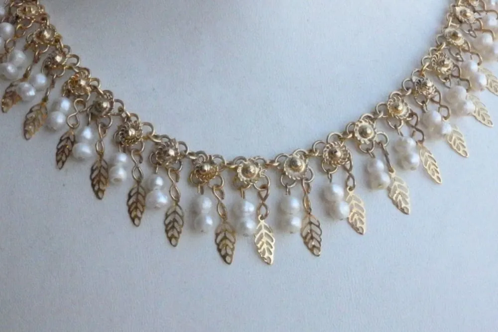 Wedding pearl necklace